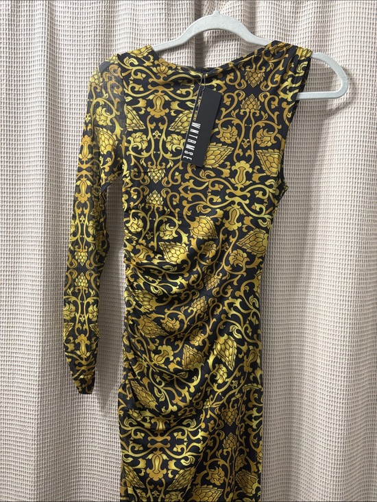Wintermuse Dresses & Skirts - WNTRMSE Black & Gold One-Shoulder Ruched Dress